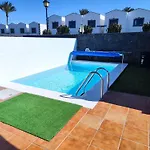 Valperal, Piscina Climatizada Aire Acondicionado Posicion Estrategica!! Nyaraló *