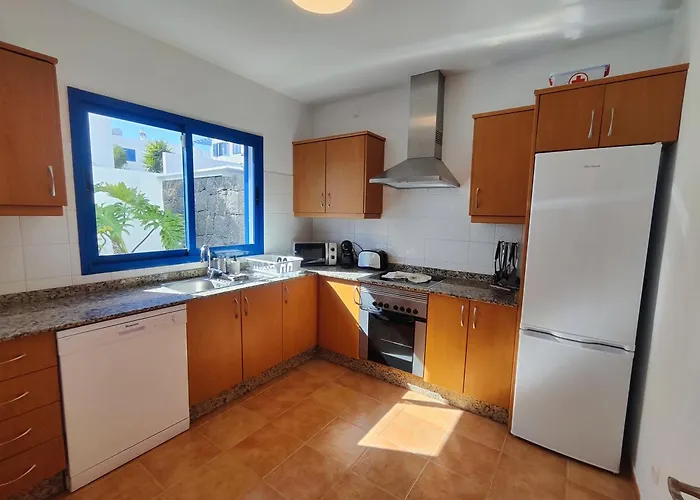 Valperal, Piscina Climatizada Aire Acondicionado Posicion Estrategica!! Nyaraló *