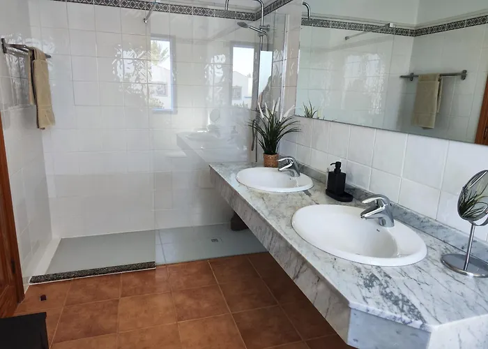 Nyaraló Valperal, Piscina Climatizada Aire Acondicionado Posicion Estrategica!! Playa Blanca